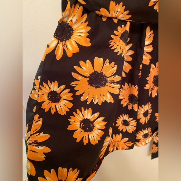 Women’s XS Sunflower Romper with Belt - Picture 3 of 5